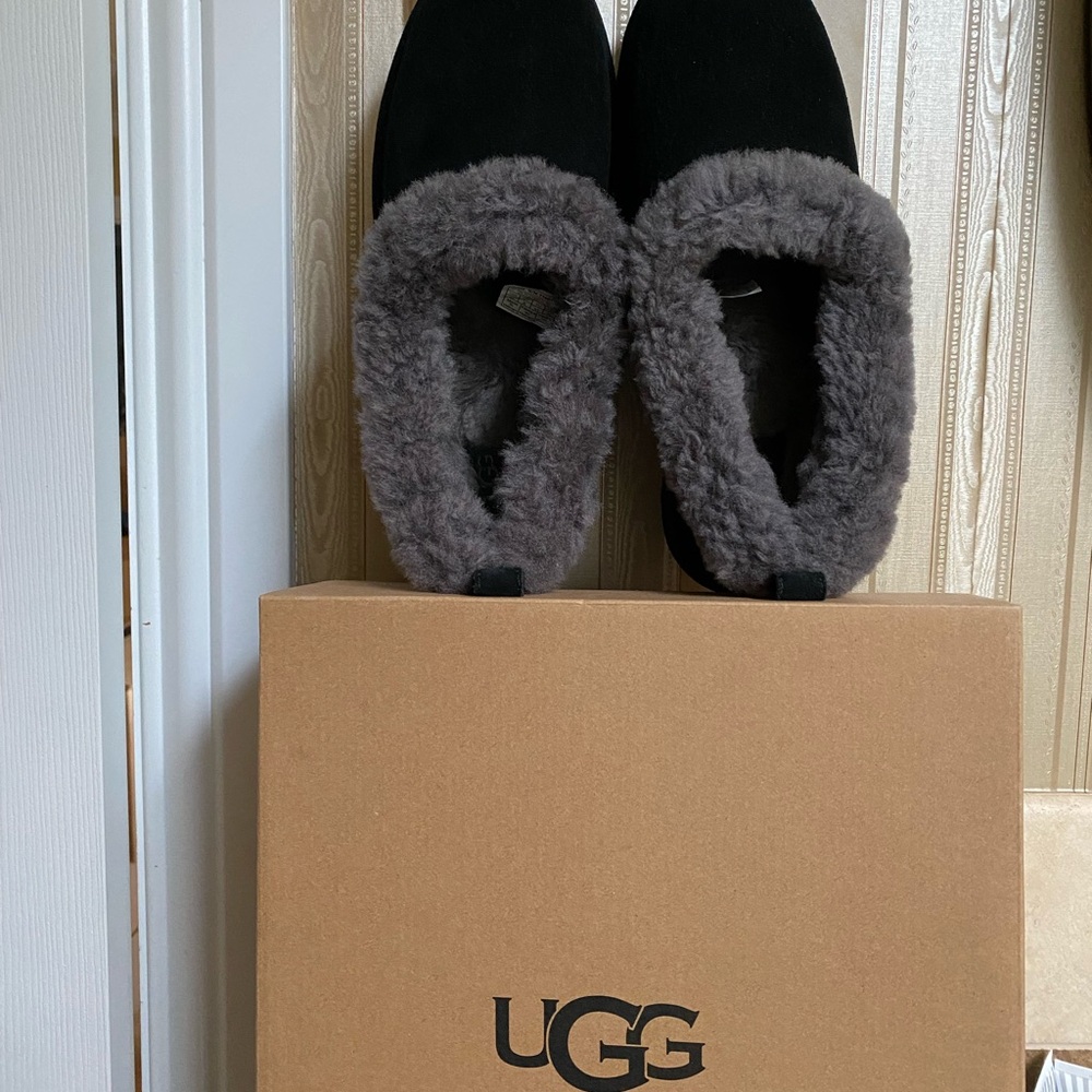 Nita Genuine Shearling Slipper (Women)
Size 10 - Picture 3 of 9